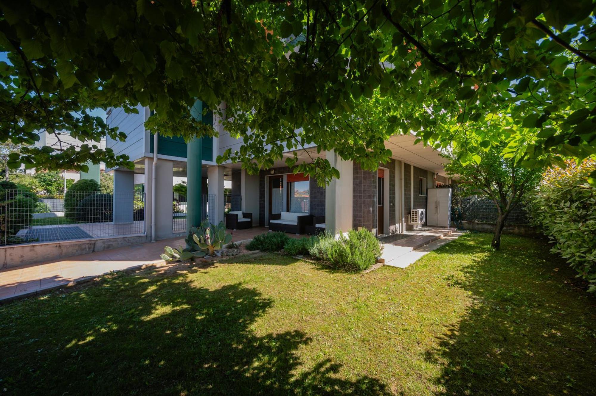 אודינה Nest Eco Guesthouse מראה חיצוני תמונה